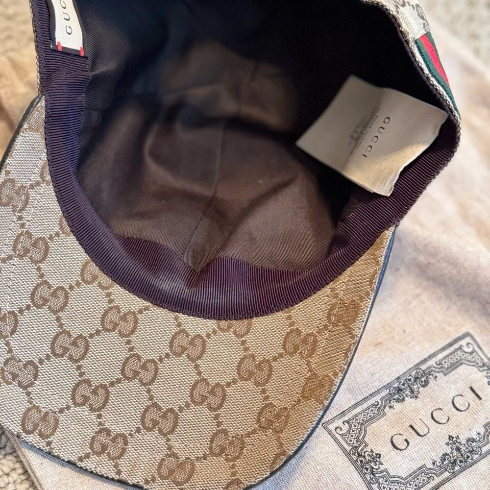 Gucci Beige GG Supreme Canvas Baseball Cap with Web Stripe